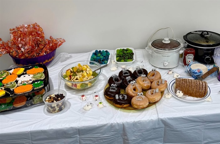 🎃👻 Spooky Snacks & Good Company!